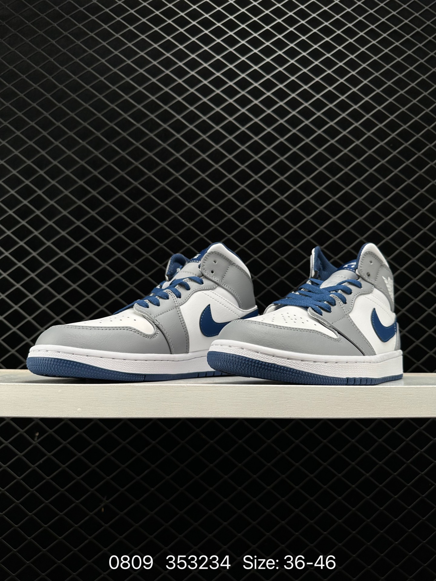 （NIKE）AIR JORDAN 1 MID